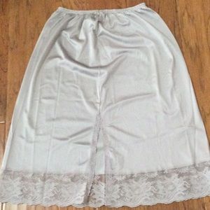 Lilac half slip, small